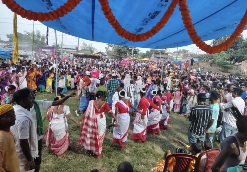 मदन शाही के छाता मेले में उमड़ा जनसैलाब,आदिवासी परंपरा के बीच दिखी भाईचारे की खूबसूरत तस्वीर