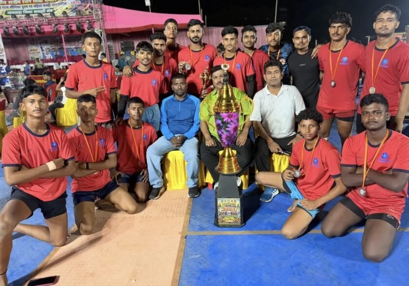 राज्य स्तरीय कबड्डी में पाकुड़ का जलवा, उपविजेता बनी टीम; प्रिंस कुमार रॉय चुने गये बेस्ट रेडर राज्य स्तरीय कबड्डी में पाकुड़ का जलवा, उपविजेता बनी टीम; प्रिंस कुमार रॉय चुने गये बेस्ट रेडर