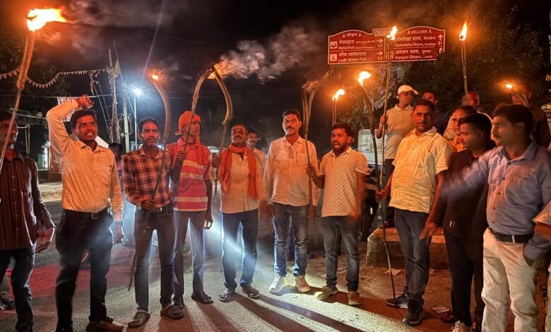 6 अक्टूबर के चक्का जाम को लेकर पिछड़ा समाज ने निकाला मशाल जुलूस चांदनी चौक से ब्लॉक चौक होते हुए मिलन चौक तक निकला जुलूस, एकजुटता के लगाए नारे