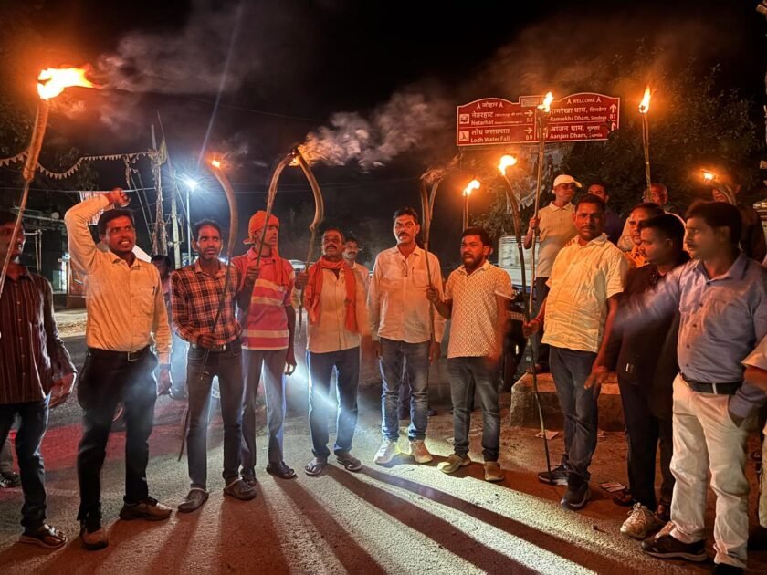 6 अक्टूबर के चक्का जाम को लेकर पिछड़ा समाज ने निकाला मशाल जुलूस चांदनी चौक से ब्लॉक चौक होते हुए मिलन चौक तक निकला जुलूस, एकजुटता के लगाए नारे