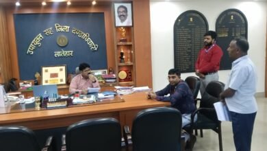 Latehar news:जन शिकायत निवारण में उपायुक्त ने सुनी ग्रामीणों की समस्याएं Latehar news:जन शिकायत निवारण में उपायुक्त ने सुनी ग्रामीणों की समस्याएं