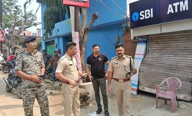 नंदन पहाड़ से एटीएम उखाड़ ले जाने के मामले में पुलिस को मिले सुराग नंदन पहाड़ से एटीएम उखाड़ ले जाने के मामले में पुलिस को मिले सुराग
