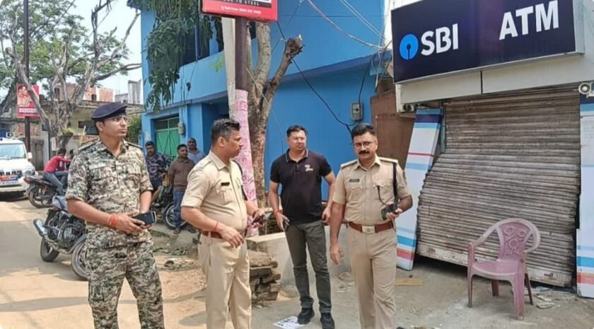 नंदन पहाड़ से एटीएम उखाड़ ले जाने के मामले में पुलिस को मिले सुराग नंदन पहाड़ से एटीएम उखाड़ ले जाने के मामले में पुलिस को मिले सुराग