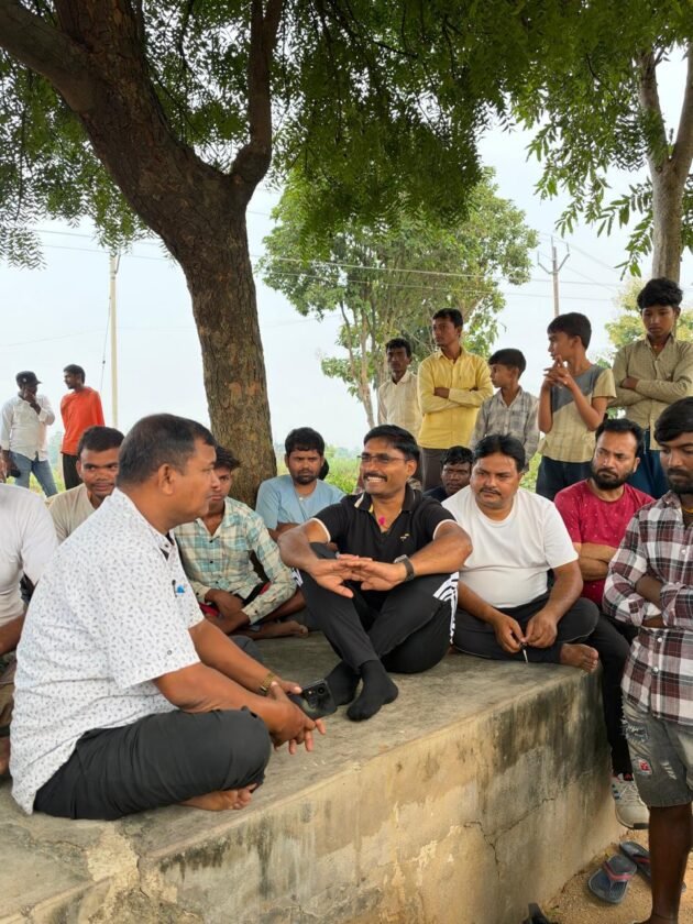 बीडीओ की अभिनव पहल : सलगा में लगी ‘चलंत ग्राम सभा:गांव की समस्याओं का मौके पर लिया जायजा बीडीओ की अभिनव पहल : सलगा में लगी ‘चलंत ग्राम सभा:गांव की समस्याओं का मौके पर लिया जायजा