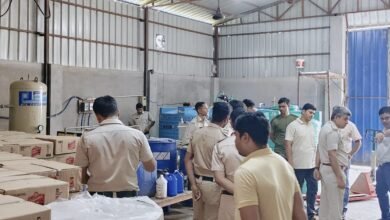 मुरारई में नकली विदेशी शराब की फैक्ट्री का भंडाफोड़, 3 करोड़ से अधिक का माल जब्त मुरारई में नकली विदेशी शराब की फैक्ट्री का भंडाफोड़, 3 करोड़ से अधिक का माल जब्त