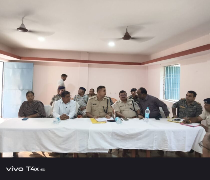 लातेहार:बरवाडीह और बालूमाथ में दुर्गा पूजा को लेकर शांति समिति की बैठक
