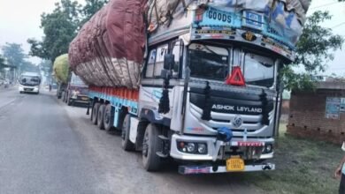 पाकुड़ में बीड़ी पत्ता लदे आठ ट्रकों पर कार्रवाई, 2.95 लाख रुपये का जुर्माना पाकुड़ में बीड़ी पत्ता लदे आठ ट्रकों पर कार्रवाई, 2.95 लाख रुपये का जुर्माना