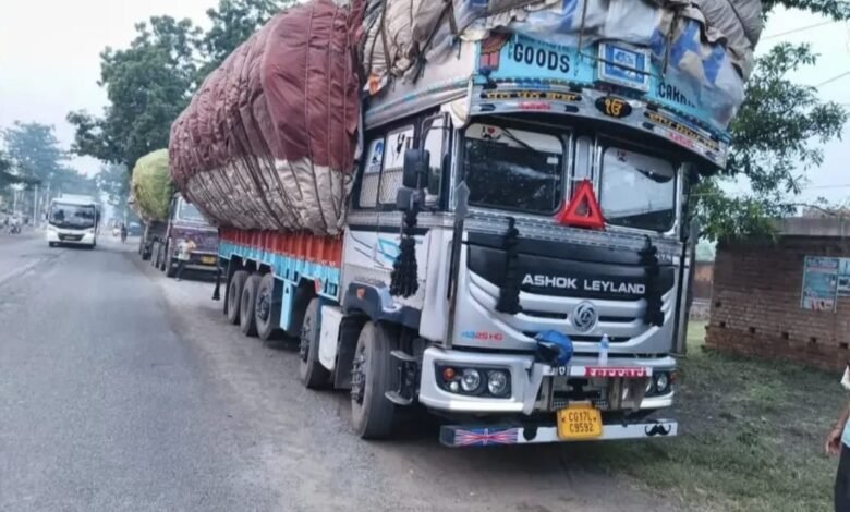 पाकुड़ में बीड़ी पत्ता लदे आठ ट्रकों पर कार्रवाई, 2.95 लाख रुपये का जुर्माना पाकुड़ में बीड़ी पत्ता लदे आठ ट्रकों पर कार्रवाई, 2.95 लाख रुपये का जुर्माना