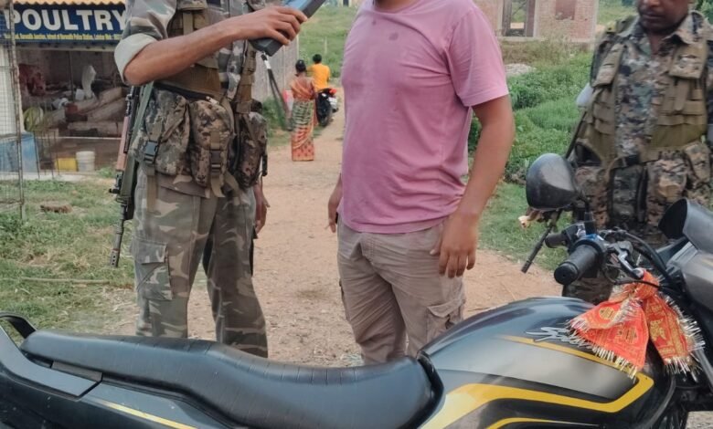 लातेहार में ट्रैफिक नियम तोड़ने वालों पर पुलिस की सख्ती,चला जांच अभियान लातेहार में ट्रैफिक नियम तोड़ने वालों पर पुलिस की सख्ती,चला जांच अभियान