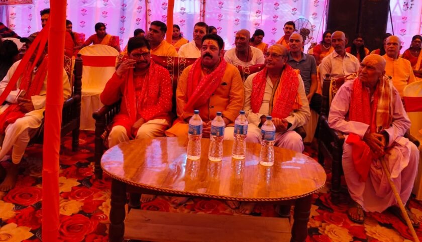 बिशुनपुर में 43वें दुर्गा पूजा अधिवेशन का शुभारंभ, रामचरितमानस पाठ और प्रवचन कथा शुरू बिशुनपुर में 43वें दुर्गा पूजा अधिवेशन का शुभारंभ, रामचरितमानस पाठ और प्रवचन कथा शुरू