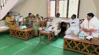 रूपी सोरेन को आलमगीर आलम ने दी श्रद्धांजलि, हेमंत सोरेन से की मुलाकात रूपी सोरेन को आलमगीर आलम ने दी श्रद्धांजलि, हेमंत सोरेन से की मुलाकात