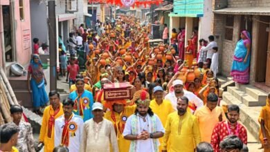 बरहरवा दुर्गा मंदिर की स्वर्ण जयंती पर 501 कन्याओं की कलश शोभायात्रा बरहरवा दुर्गा मंदिर की स्वर्ण जयंती पर 501 कन्याओं की कलश शोभायात्रा