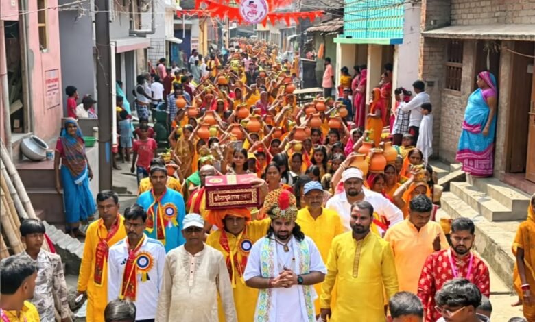 बरहरवा दुर्गा मंदिर की स्वर्ण जयंती पर 501 कन्याओं की कलश शोभायात्रा