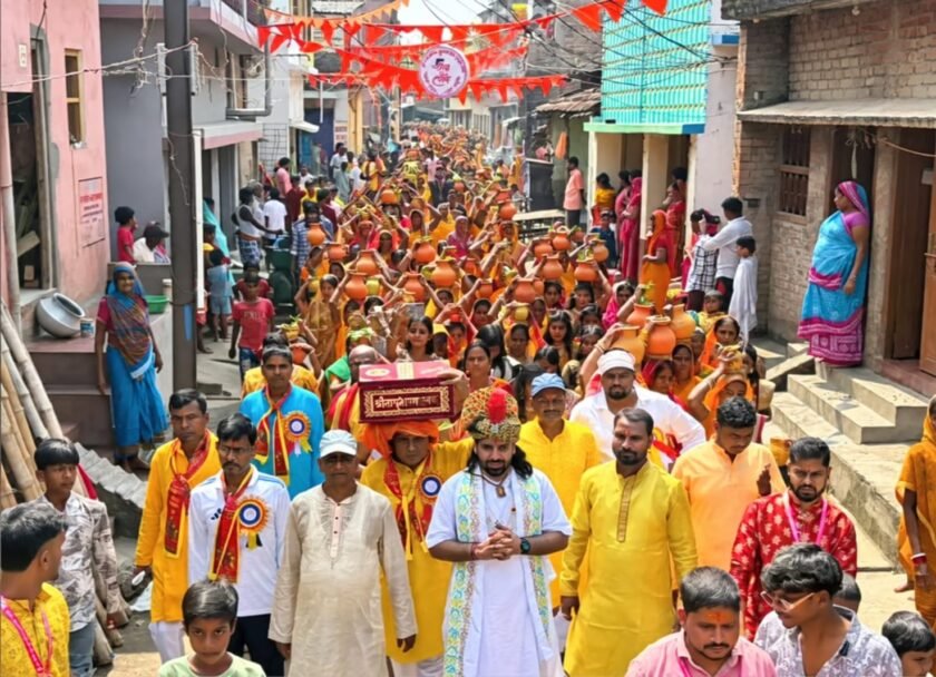 बरहरवा दुर्गा मंदिर की स्वर्ण जयंती पर 501 कन्याओं की कलश शोभायात्रा