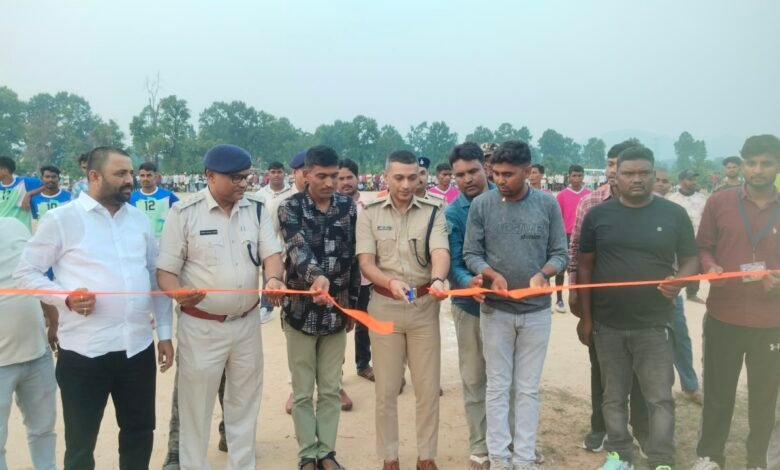 साई क्लब शिबला में फुटबॉल टूर्नामेंट का फाइनल,आकाशवाणी क्लब मूर्वे सिमरिया बना विजेता साई क्लब शिबला में फुटबॉल टूर्नामेंट का फाइनल,आकाशवाणी क्लब मूर्वे सिमरिया बना विजेता