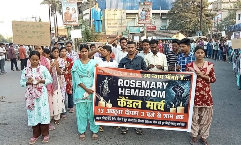 काठीकुंड की घटना के विरोध में पाकुड़ में कैंडल मार्च, आरोपितों की गिरफ्तारी की मांग