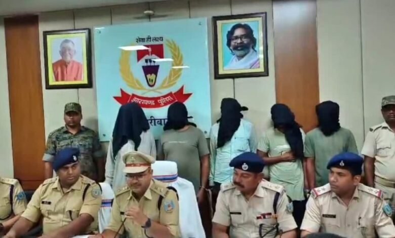 हजारीबाग पुलिस की बड़ी कार्रवाई, ज्वेलरी दुकान में डकैती के पांच आरोपी गिरफ्तार हजारीबाग पुलिस की बड़ी कार्रवाई, ज्वेलरी दुकान में डकैती के पांच आरोपी गिरफ्तार
