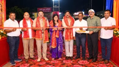 पाकुड़ रेलवे मैदान में दुर्गोत्सव की धूम, मां दुर्गा के जयकारों से गूंजा पूजा पंडाल पाकुड़ रेलवे मैदान में दुर्गोत्सव की धूम, मां दुर्गा के जयकारों से गूंजा पूजा पंडाल