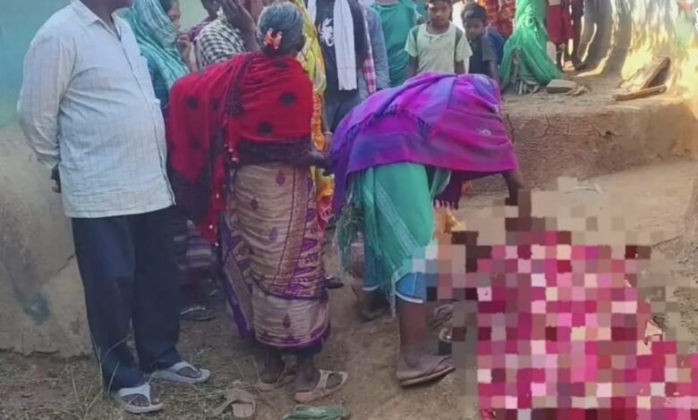 प्रेमिका के घर के दरवाजे पर फंदे से लटका मिला युवक का शव,गांव में सनसनी प्रेमिका के घर के दरवाजे पर फंदे से लटका मिला युवक का शव,गांव में सनसनी