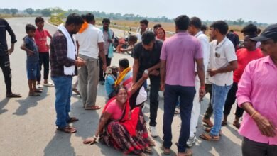 मंगलहाट-महाराजपुर फोरलेन पर दो बाइकों की आमने-सामने भिड़ंत, तीन गंभीर