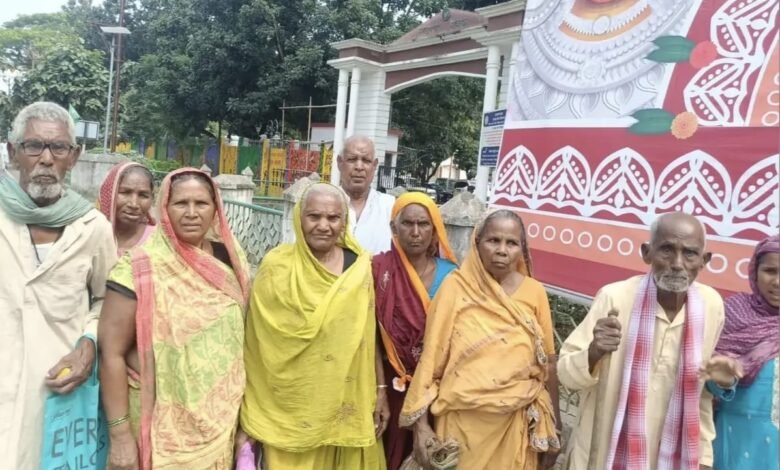 साहिबगंज में छह महीने से वृद्धावस्था पेंशन लंबित, जल्द भुगतान का आश्वासन