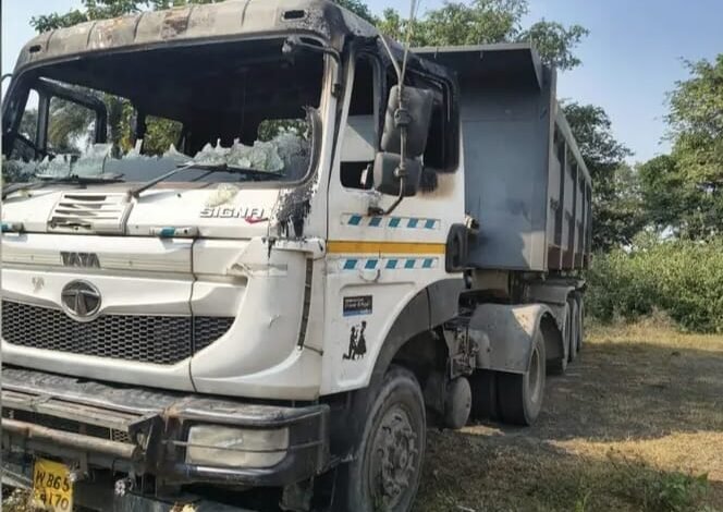 हिरणपुर के वास्ताडीह में ट्रेलर की चेचिस में लगी आग
