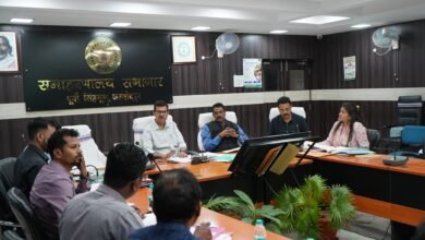 जमशेदपुर में विकास योजनाओं की समीक्षा, लंबित कार्यों पर उपायुक्त राजीव रंजन सख्त