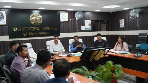 जमशेदपुर में विकास योजनाओं की समीक्षा, लंबित कार्यों पर उपायुक्त राजीव रंजन सख्त