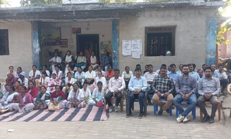 एंबुलेंस चालक के समर्थन में उतरे चिकित्सक,निष्पक्ष जांच होने तक आंदोलन जारी रखने की घोषणा एंबुलेंस चालक के समर्थन में उतरे चिकित्सक,निष्पक्ष जांच होने तक आंदोलन जारी रखने की घोषणा