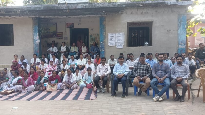 एंबुलेंस चालक के समर्थन में उतरे चिकित्सक,निष्पक्ष जांच होने तक आंदोलन जारी रखने की घोषणा एंबुलेंस चालक के समर्थन में उतरे चिकित्सक,निष्पक्ष जांच होने तक आंदोलन जारी रखने की घोषणा