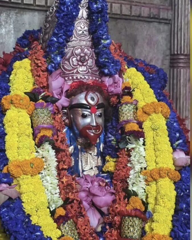 तारापीठ मंदिर में 40 दिनों बाद मूल गर्भगृह में लौटेंगी मां तारा तारापीठ मंदिर में 40 दिनों बाद मूल गर्भगृह में लौटेंगी मां तारा