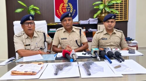 समशेरगंज में हथियारों के साथ पाकुड़ का युवक गिरफ्तार
