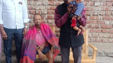 बीमार विजय कुमार ठाकुर से मिले युवा नेता संदीप उरांव, जाना हालचाल बीमार विजय कुमार ठाकुर से मिले युवा नेता संदीप उरांव, जाना हालचाल