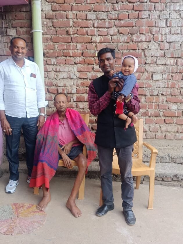 बीमार विजय कुमार ठाकुर से मिले युवा नेता संदीप उरांव, जाना हालचाल बीमार विजय कुमार ठाकुर से मिले युवा नेता संदीप उरांव, जाना हालचाल