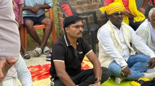 12 किलोमीटर पैदल चल गांव पहुंचे बीडीओ, कई जमीन विवादों का मौके पर किया समाधान