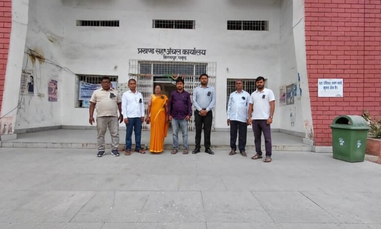 पाकुड़: राजस्व कर्मियों का 29 अक्टूबर को कलमबंद हड़ताल पाकुड़: राजस्व कर्मियों का 29 अक्टूबर को कलमबंद हड़ताल