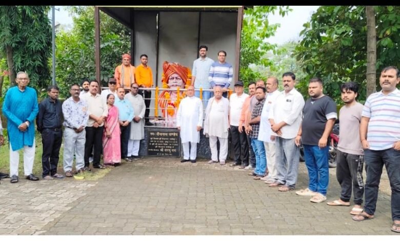 जमशेदपुर के पूर्व विधायक दीनानाथ पांडेय की जयंती पर दी गई श्रद्धांजलि जमशेदपुर के पूर्व विधायक दीनानाथ पांडेय की जयंती पर दी गई श्रद्धांजलि