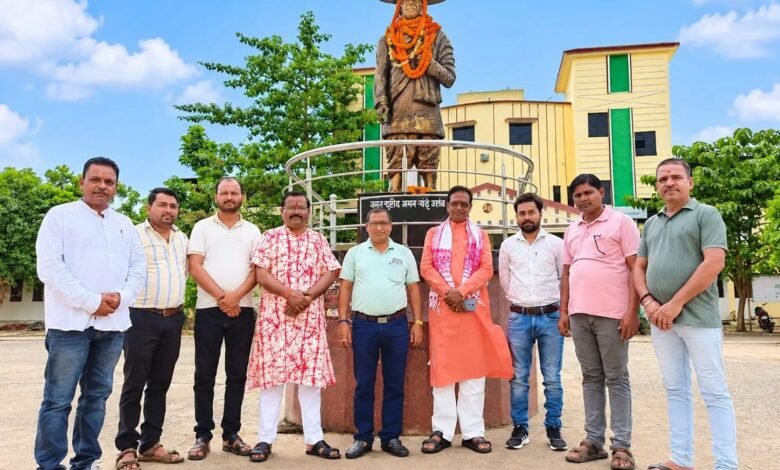 पाकुड़ में भाजपा कार्यकर्ताओं ने सरदार पटेल की जयंती पर किया माल्यार्पण,लिया राष्ट्रीय एकता का संकल्प पाकुड़ में भाजपा कार्यकर्ताओं ने सरदार पटेल की जयंती पर किया माल्यार्पण,लिया राष्ट्रीय एकता का संकल्प