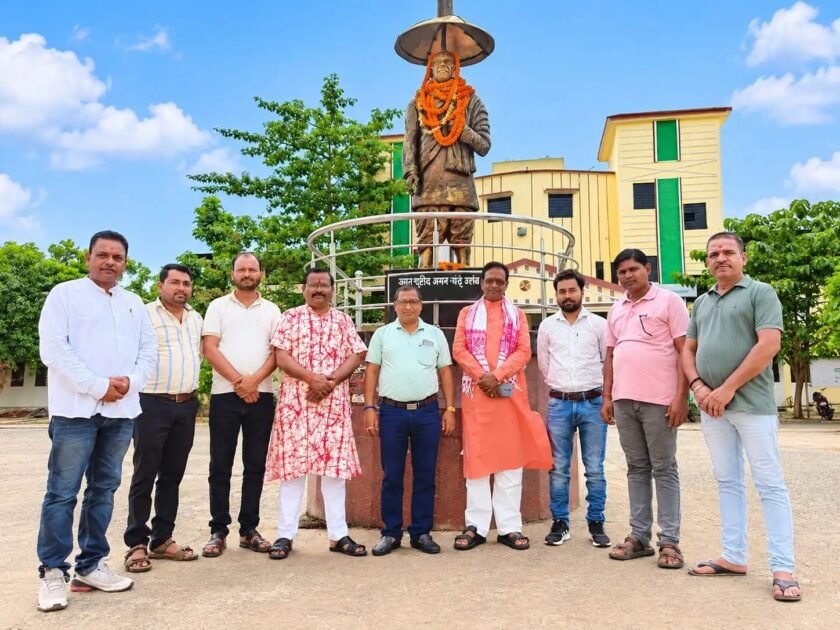 पाकुड़ में भाजपा कार्यकर्ताओं ने सरदार पटेल की जयंती पर किया माल्यार्पण,लिया राष्ट्रीय एकता का संकल्प पाकुड़ में भाजपा कार्यकर्ताओं ने सरदार पटेल की जयंती पर किया माल्यार्पण,लिया राष्ट्रीय एकता का संकल्प