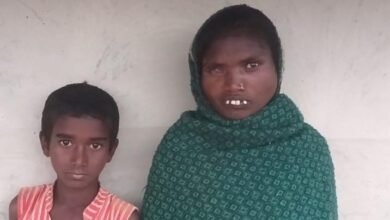 आधार कार्ड के अभाव में 10 वर्षीय बच्चे का स्कूल में नहीं हो पा रहा नामांकन आधार कार्ड के अभाव में 10 वर्षीय बच्चे का स्कूल में नहीं हो पा रहा नामांकन